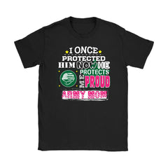 Proud Army Mom Shirt I Protected Him Now He Protects Me Gildan Womens T-Shirt